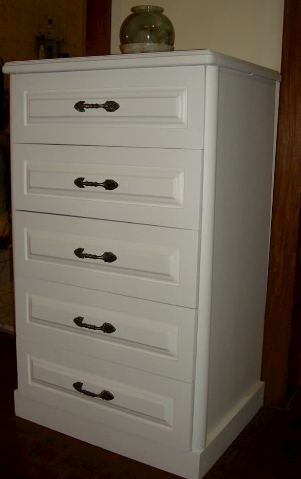 chest of drawers